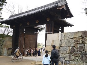 姫路動物園は姫路城のお堀の中